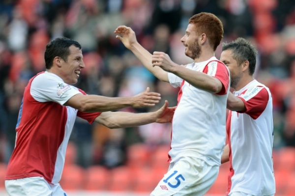 První gól Slavie vstřelil Marcel Gecov (uprostřed).