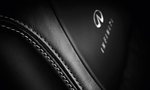 Infiniti FX v černé a bílé