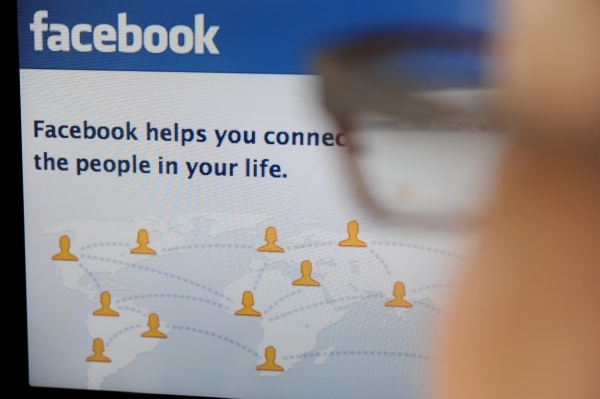 Facebook může přivodit psychotické stavy.