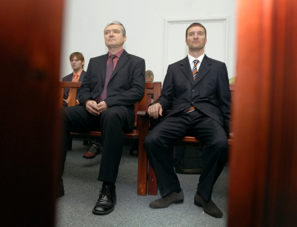 Tomáš Pitr (vpravo) a Miroslav Provod u soudu.