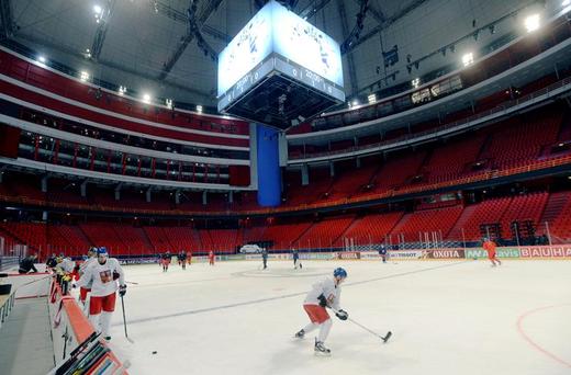 Trénink českých hokejistů uvnitř haly Globen.
