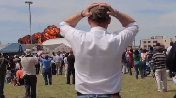 Během air show v Madridu se zřítilo letadlo. Během air show v Madridu se zřítilo letadlo.