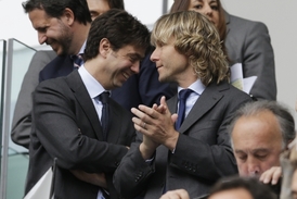 Další triumf "Staré dámy" slavil v hledišti i Pavel Nedvěd - na snímku s klubovým presidentem Andreou Agnellim.