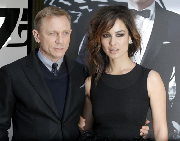 Představitel Jamese Bonda Daniel Craig a herečka Berenice Marloheová.