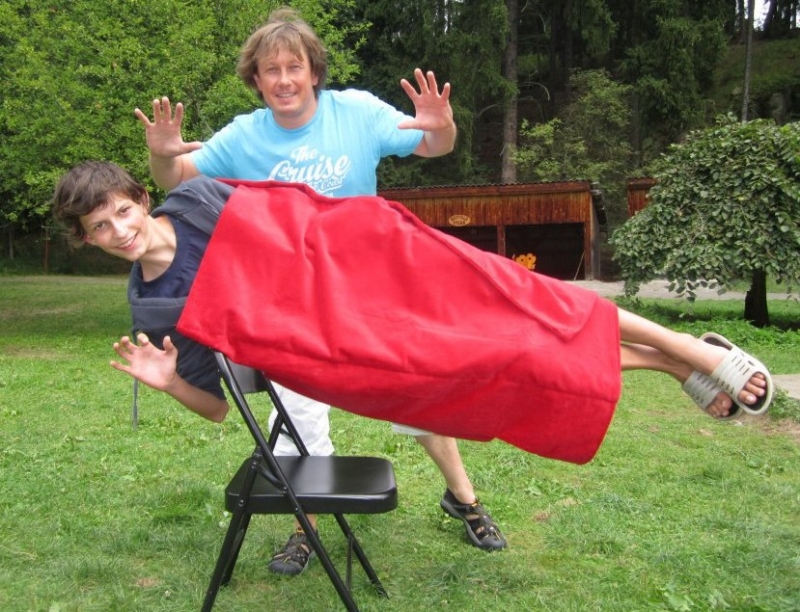 Děti se naučí i levitovat.