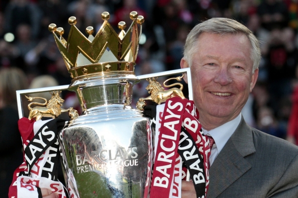 Na vrcholu. Již v pátek pozvedne Alex Ferguson nad hlavu pohár pro mistra Anglie. Třináctý a poslední.