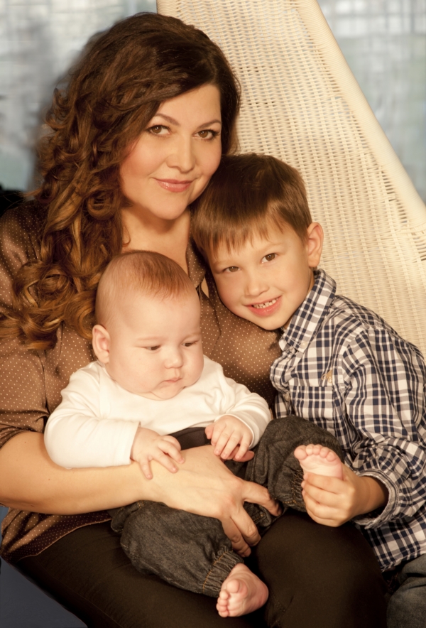 Zpěvačka se syny Dominikem (vlevo) a Danielem. Zpěvačka se syny Dominikem (vlevo) a Danielem.