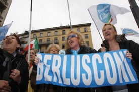 Fanynky italského expremiéra.