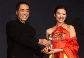 Režisér Čang přejímá Stříbrného medvěda na Berlinale (2000).