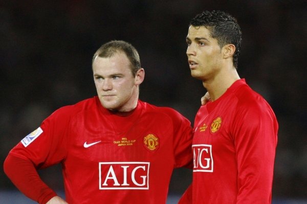 Setkají se opět v jednom dresu? Wayne Rooney (vlevo) a Cristiano Ronaldo.