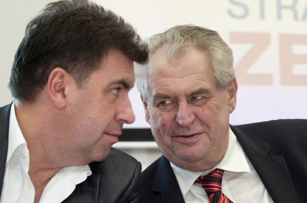 Zemanovým poradcem je například Zdeněk Nejedlý z ruského gigantu Lukoil.