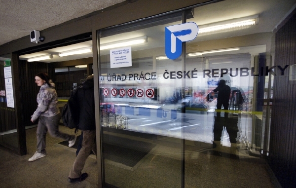 Bez práce bylo 551 662 lidí ve věku 15-64 let. Bez práce bylo 551 662 lidí ve věku 15-64 let.
