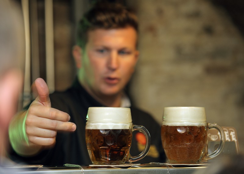 Lokál - kurz správného čepování piva - Lukáš Svoboda.