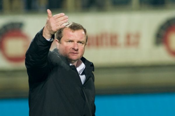 Kouč Plzně Pavel Vrba si zatrénoval s amatéry ze Sokola Kozolupy.