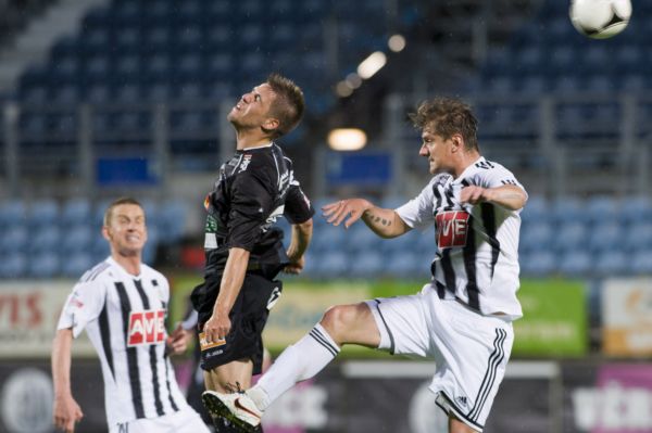 Petr Benát (vlevo) a Jaroslav Machovec (vpravo) z Českých Budějovic a Vojtěch Hadaščok z Hradce Králové.