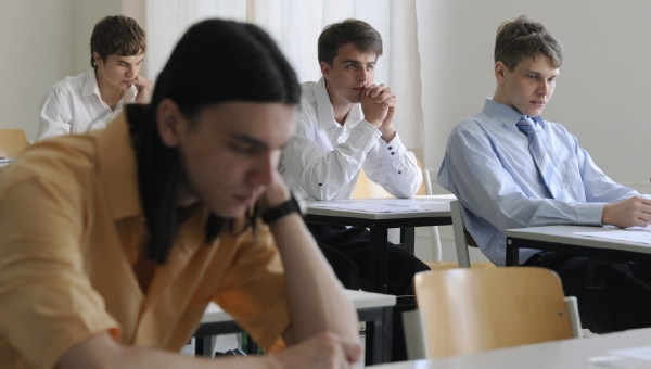 Spolek EDUin myslí, že letošní maturity neodpovídají požadavkům (ilustrační foto). Spolek EDUin myslí, že letošní maturity neodpovídají požadavkům (ilustrační foto).