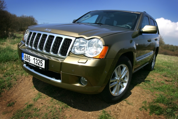 Americká automobilka Chrysler svolala do servisů po celém světě zhruba 469 tisíc vozů značky Jeep. 