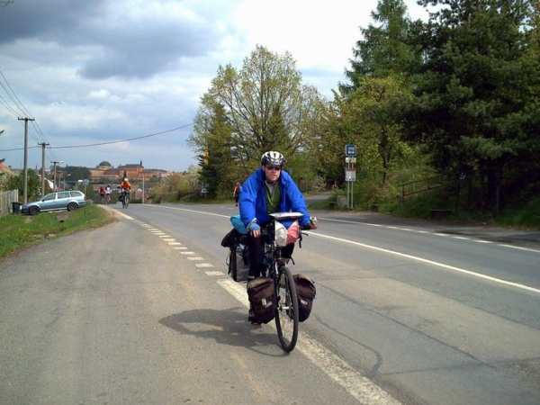 Devětatřicetiletý cyklista se rozhodl objet celou zeměkouli.
