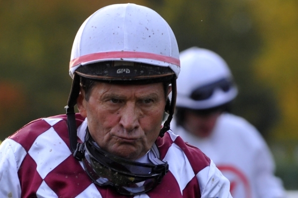 Legendární žokej Josef Váňa pojede i letos Velkou Pardubickou.