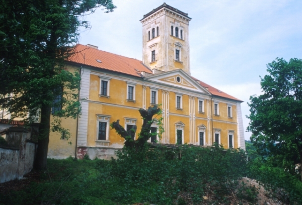 Sázavský klášter, o jehož navrácení církve také žádají.