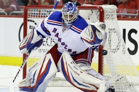 Rangers drží v play-off nad vodou skvěle chytající Henrik Lundqvist.