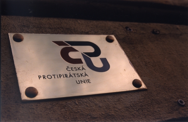 Česká protipirátská unie chce po studentovi z Liberce čtyři miliony korun.