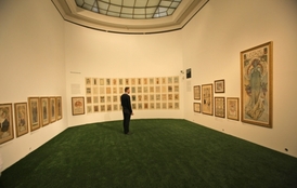 Expozici doplňují další exponáty - kalendáře, pohlednice a návrhy obalů potravin.