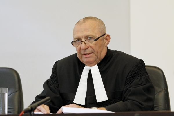 Zemanův kandidát soudce Miloslav Výborný.