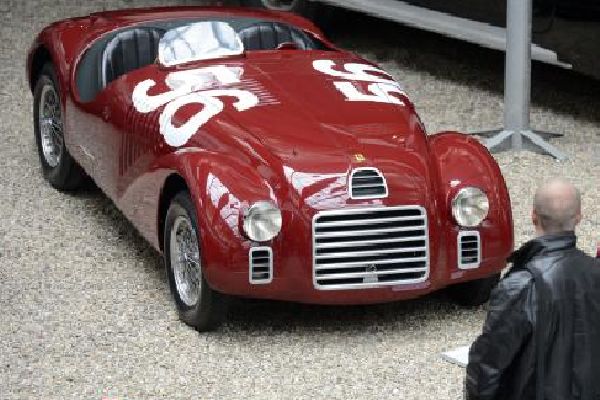 Ferrari 125S z roku 1947 našlo dočasný domov v Praze.