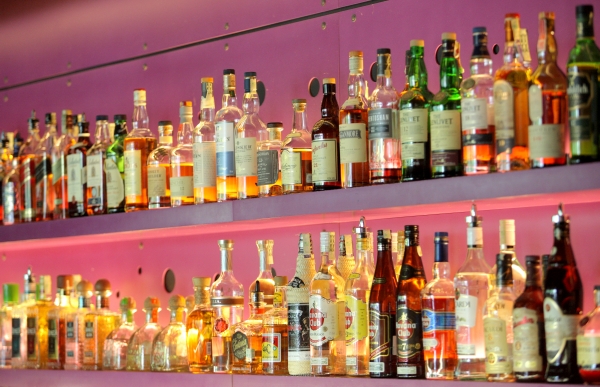 Turecká vláda chce mimo jiné omezit počet míst, kde se alkohol smí prodávat a konzumovat (ilustrační foto).