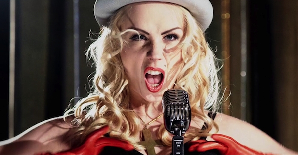 V klipu Changes vystupuje třeba "Madonna".