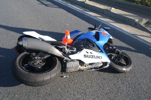 Smrtí motorkáře skončila dopravní nehoda ze středeční šesté hodiny ranní na silnici u Lipníku nad Bečvou.
