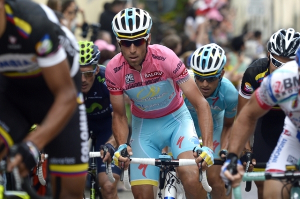 Průběžné vedení na Giru stále drží Ital Vincenzo Nibali.