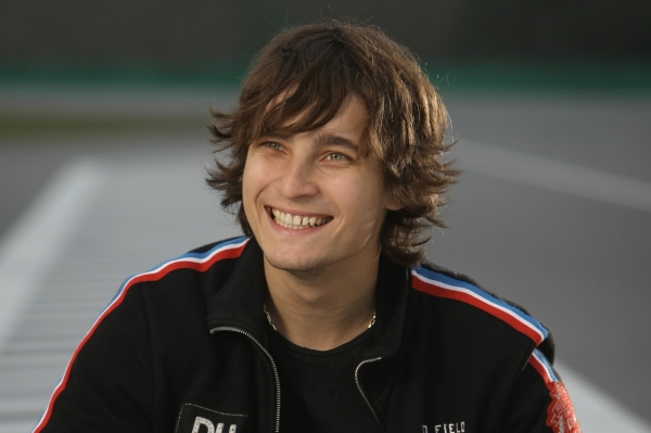 Karel Abraham se měsíc po zlomenině klíční kosti vrátí do mistrovství světa silničních motocyklů. Karel Abraham se měsíc po zlomenině klíční kosti vrátí do mistrovství světa silničních motocyklů.