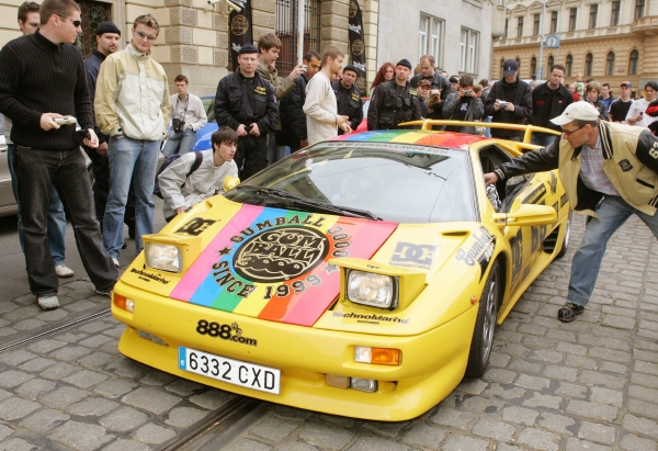 Jihomoravští policisté se připravují na nelegální závod luxusních aut Gumball 3000. Jihomoravští policisté se připravují na nelegální závod luxusních aut Gumball 3000.