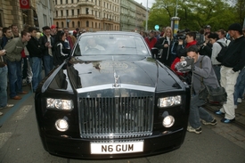 Během závodu jsou k vidění opravdu luxusní automobily.