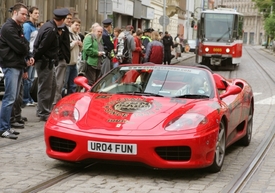 Závod Gumball 300 letos zavítá na Moravu. Účastníci se chystají jet z Ostravy přes Brno do Mikulova.