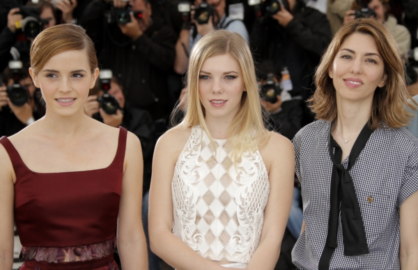 Hvězdy letošního ročníku festivalu v Cannes (zleva): Emma Watsonová, Claire Julienová a režisérka Sofia Coppolaová. Hvězdy letošního ročníku festivalu v Cannes (zleva): Emma Watsonová, Claire Julienová a režisérka Sofia Coppolaová.