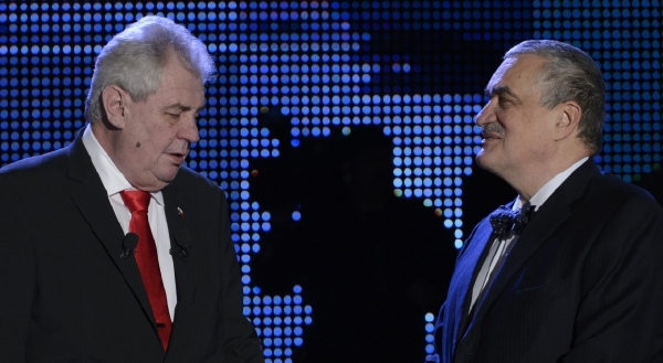 Prezident Miloš Zeman (vlevo) a ministr zahraničí Karel Schwarzenberg.