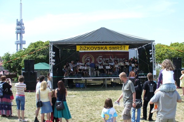 Festival se jmenuje podle orchestru Žižkovská smršť.