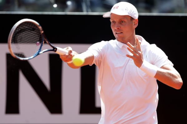 Tomáš Berdych překvapivě otočil zápas se světovou jedničkou Novakem Djokovičem.
