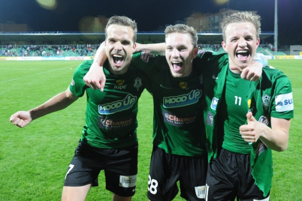 Hlavní strůjce jabloneckého triumfu Jan Kopic (vpravo) společně se spoluhráči slaví vítězství ve finále Poháru České pošty.
