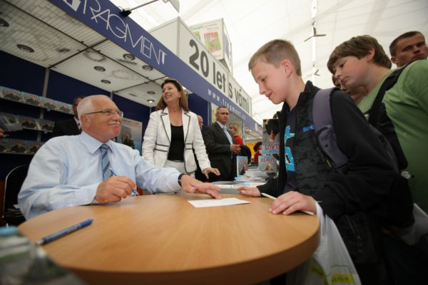 Václav Klaus na festivalu Svět knihy v roce 2011 ještě ve funkci prezidenta. Václav Klaus na festivalu Svět knihy v roce 2011 ještě ve funkci prezidenta.