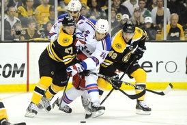 Hokejisté Bostonu porazili i ve druhém utkání semifinále Východní konference New York Rangers 5:2.