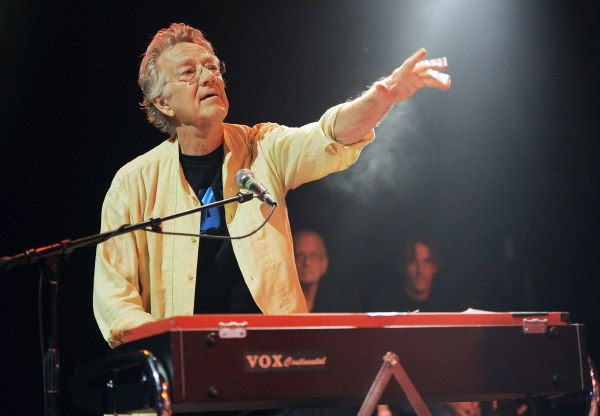Ray Manzarek ještě zkoušel The Doors oživit.