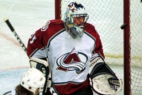 Brankář Patrick Roy vychytal Coloradu dvě vítězství ve Stanleyově poháru. 