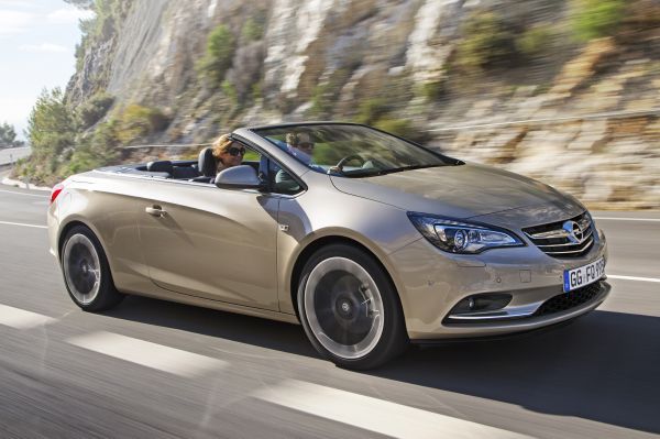 Opel Cascada dostal elegantní exteriér. Sluší mu to bez střechy.
