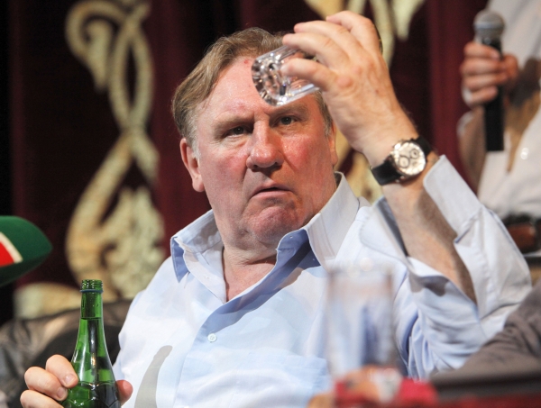 Depardieu se přátelí s ruským prezidentem Putinem, i s čečenským vůdcem Kadyrovem. Depardieu se přátelí s ruským prezidentem Putinem, i s čečenským vůdcem Kadyrovem.