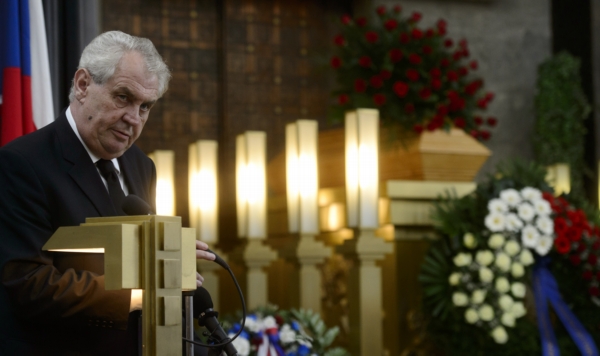 Prezident Miloš Zeman při projevu na smutečním obřadu ve strašnickém krematoriu.