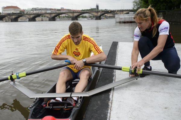 Pětibojař David Svoboda si vyzkoušel skif.